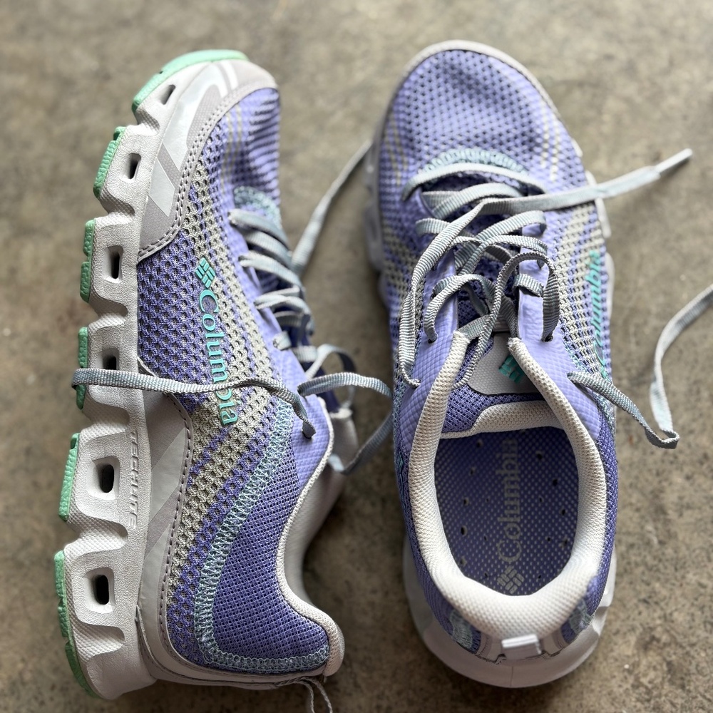 Women’s Columbia drainage shoe